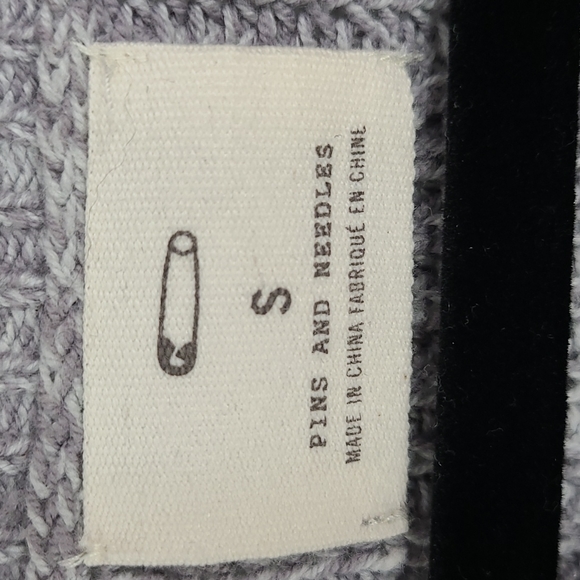 Pins & Needles Sweater Long Sleeve Scoop Neck Knit Gray Lace Hemline Size Small - Picture 6 of 11